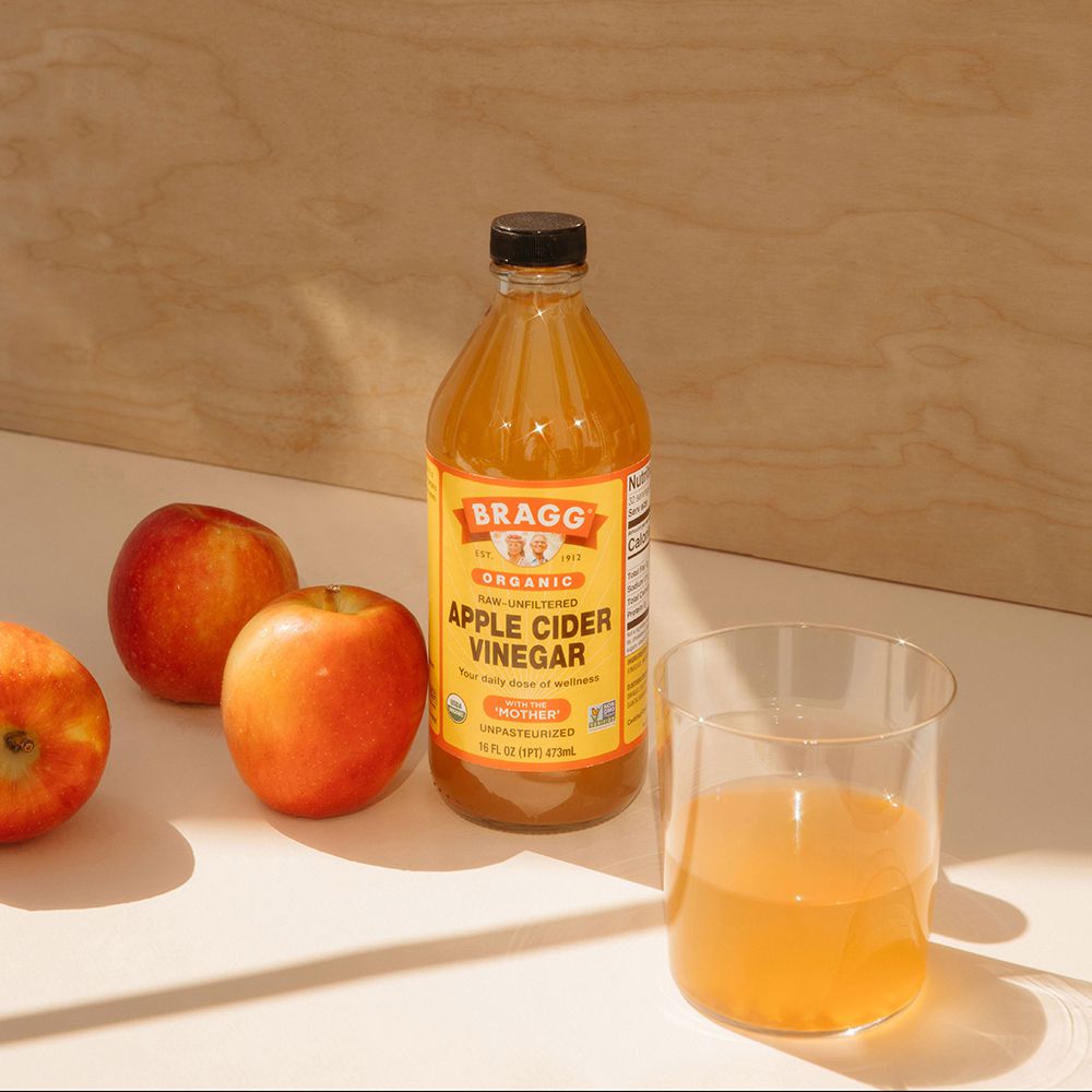 Whether you’re aiming to lose weight or incorporate healthier habits in your life, vinegar, especially that of apple cider, makes for one of the healthiest additions to your diet. In fact, it’s produced by fermented apple juice and has a wide range of applications - from being a popular folk remedy for a variety of conditions, to being used as a powerful disinfectant and natural preservative. Here are a couple of the most important benefits you can reap by consuming this natural vinegar.