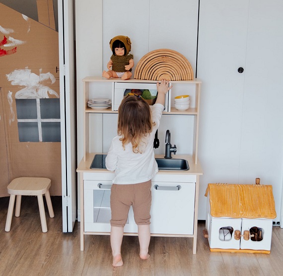 picture of kid indoor playing in kids kitchen