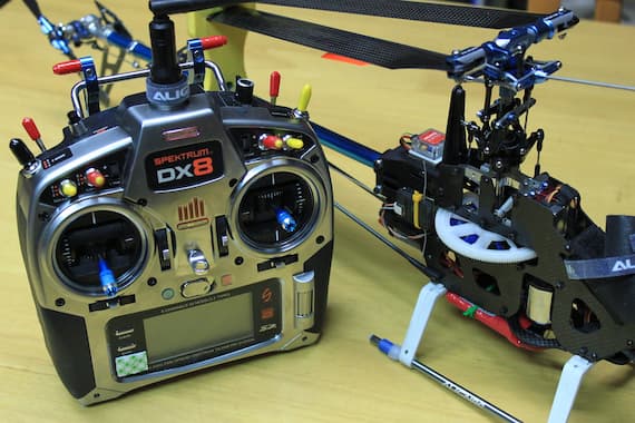 Spektrum DX8 transmitter and helicopter