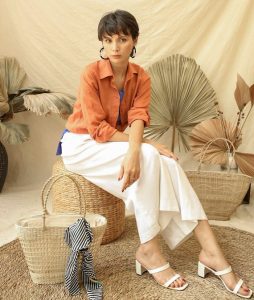 woman wearing linen clothes