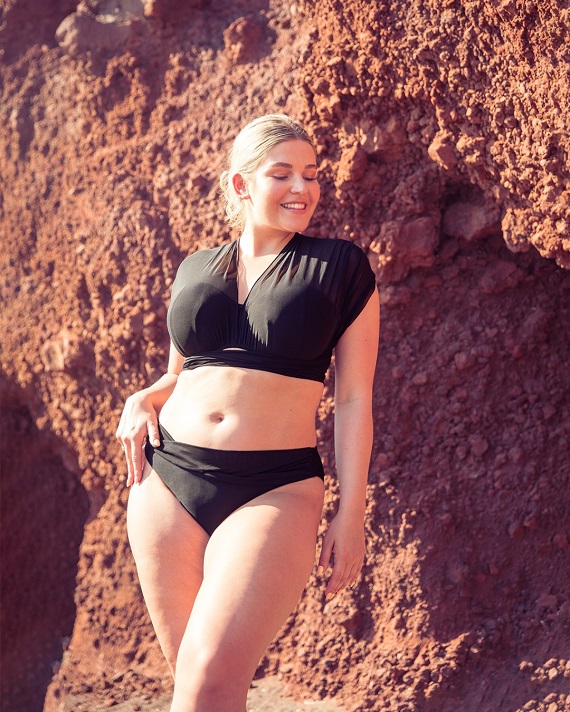 woman wearing a black plus size bikini