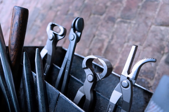 essential-farrier-tools