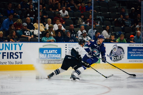 hockey players wearing quality hockey pants